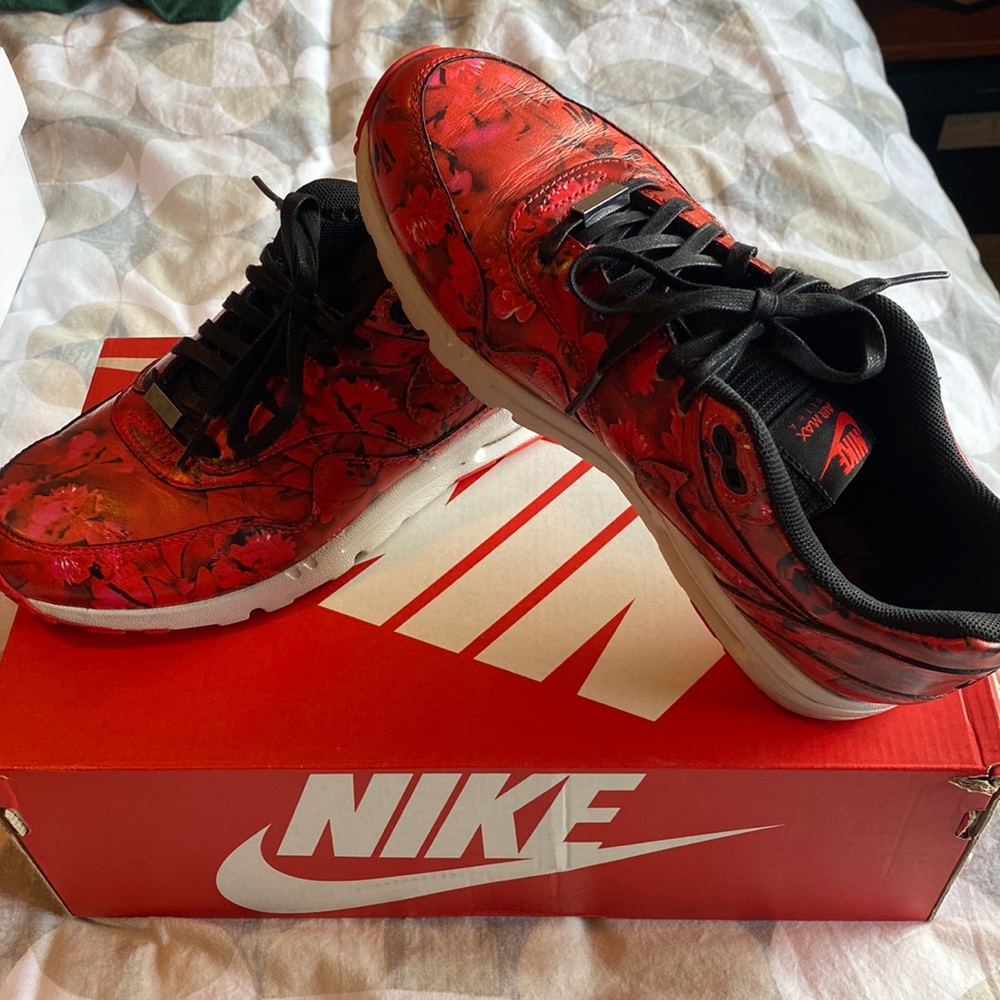 Limited edition Air Max 1 Ultra LOTC QS. Worn once original box and match bag.